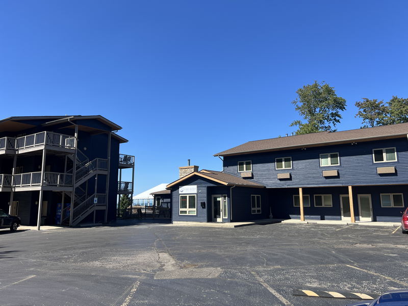 Lake Bluff Inn & Suites (Stieves 4 Season Lake Bluff Motel) - Sept 4 2024